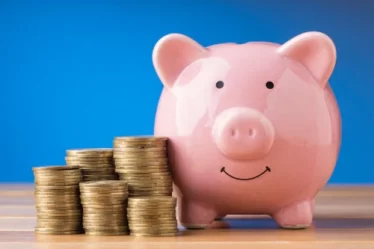 10 dicas de como economizar dinheiro ( Imagem: Freepik)