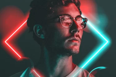 NeonArt é um editor de foto gratuito que dispõe de recursos avançados