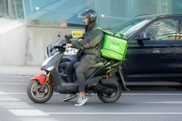 Trabalhar com apps de delivery vale a pena? Custos e benefícios