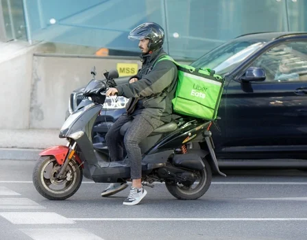 Trabalhar com apps de delivery vale a pena? Custos e benefícios